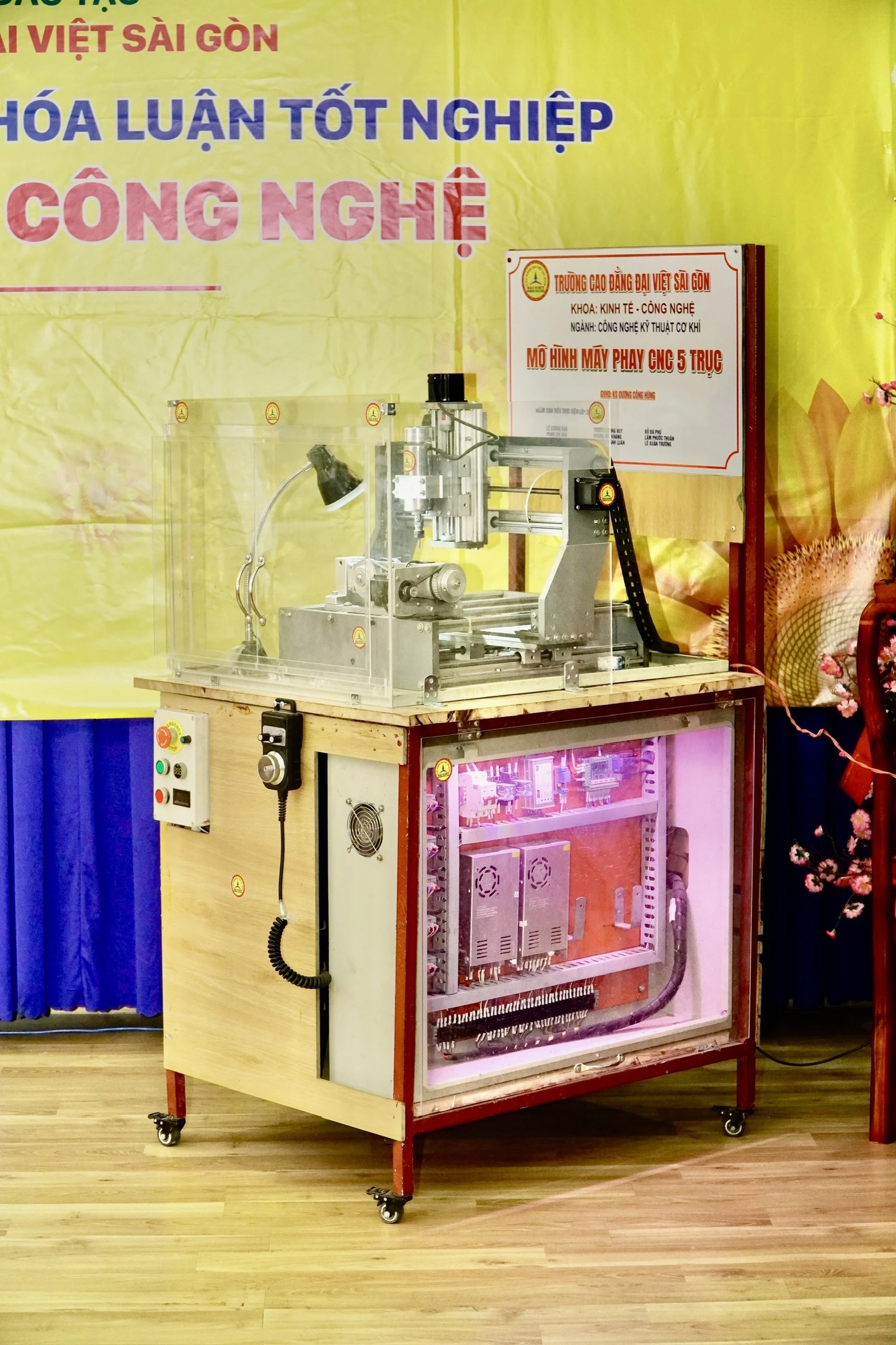 NGÀY HỘI BẢO VỆ ĐỒ ÁN TỐT NGHIỆP NGÀNH CÔNG NGHỆ KỸ THUẬT CƠ KHÍ: NƠI HỘI TỤ TRI THỨC, SÁNG TẠO VÀ CƠ HỘI NGHỀ NGHIỆP