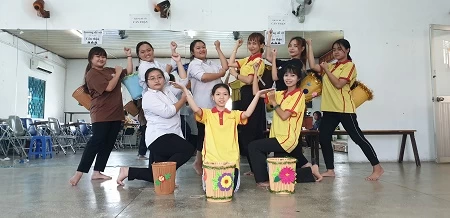 NGÔN NGỮ CƠ THỂ LÀ CÁNH CỬA ĐẾN GẦN TRẺ HƠN…