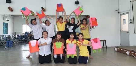 NGÔN NGỮ CƠ THỂ LÀ CÁNH CỬA ĐẾN GẦN TRẺ HƠN…