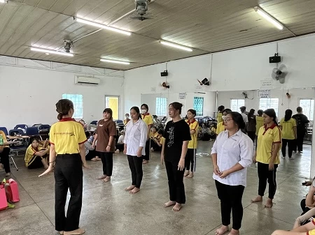 NGÔN NGỮ CƠ THỂ LÀ CÁNH CỬA ĐẾN GẦN TRẺ HƠN…