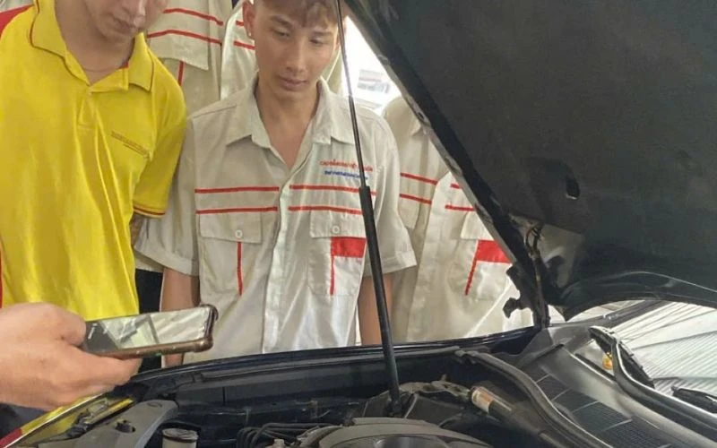 Sinh Viên Công Nghệ Ô Tô Học Tập Thực Tế Trên Xe Mitsubishi Xpander – Kết Nối Lý Thuyết Với Thực Tiễn, Làm Chủ Công Nghệ Hiện Đại