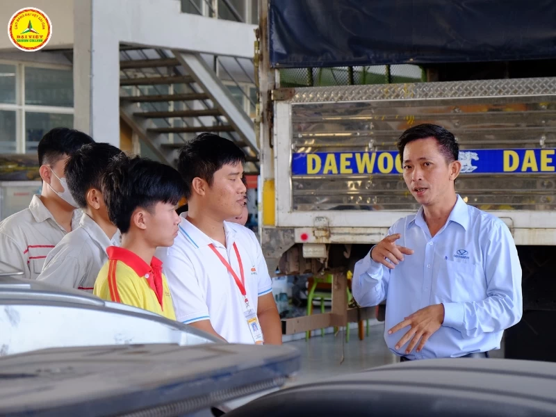 Sinh Viên Công Nghệ Ô Tô Kiến Tập Tại Doanh Nghiệp - 3