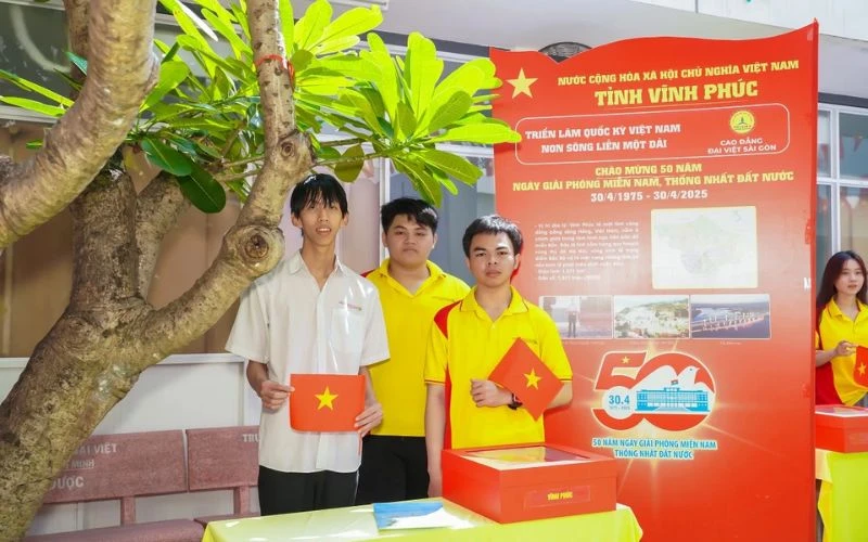 Sinh Viên Khoa Công Nghệ Ô Tô Tham Gia Chuỗi Sự Kiện “Không Gian Văn Hoá Hồ Chí Minh” Và “Quốc Kỳ Việt Nam – Non Sông Liền Một Dải”