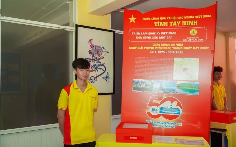 Sinh Viên Khoa Công Nghệ Ô Tô Tham Gia Chuỗi Sự Kiện “Không Gian Văn Hoá Hồ Chí Minh” Và “Quốc Kỳ Việt Nam – Non Sông Liền Một Dải”