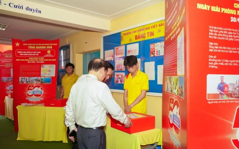 Sinh Viên Khoa Công Nghệ Ô Tô Tham Gia Chuỗi Sự Kiện “Không Gian Văn Hoá Hồ Chí Minh” Và “Quốc Kỳ Việt Nam – Non Sông Liền Một Dải”