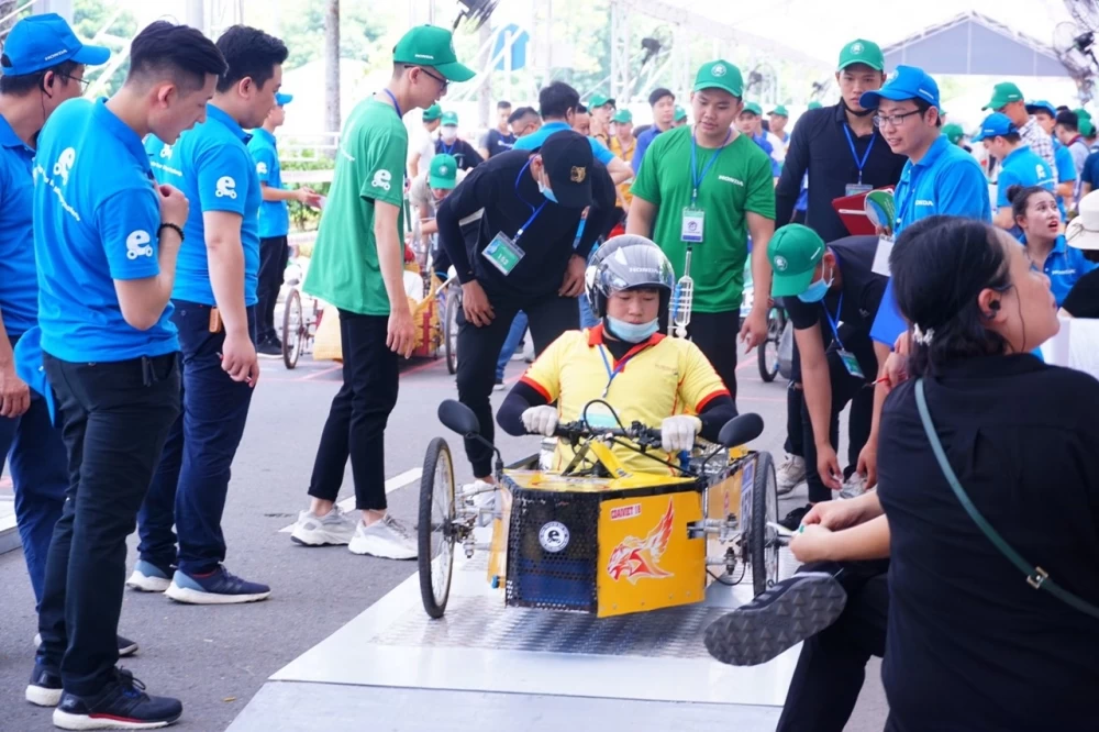 Sinh Viên Khoa Công Nghệ Ô Tô Tham Gia Cuộc Thi “Lái Xe Sinh Thái’’ Do Honda Tổ Chức - 7