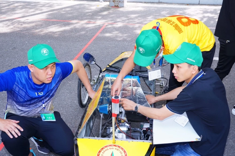 Sinh Viên Khoa Công Nghệ Ô Tô Tham Gia Cuộc Thi “Lái Xe Sinh Thái’’ Do Honda Tổ Chức - 4