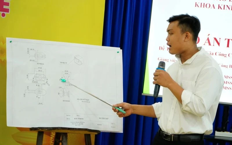 Sinh Viên Khoa Kinh Tế - Công Nghệ Chính Thức Bước Qua Cột Mốc Quan Trọng: Bảo Vệ Đồ Án Tốt Nghiệp Với Những Thành Tựu Đáng Tự Hào!