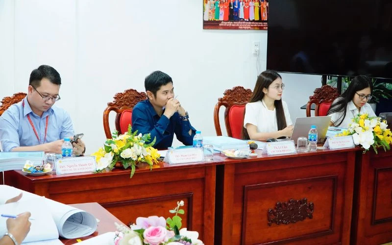 Sinh Viên Khoa Kinh Tế - Công Nghệ Chính Thức Bước Qua Cột Mốc Quan Trọng: Bảo Vệ Đồ Án Tốt Nghiệp Với Những Thành Tựu Đáng Tự Hào!