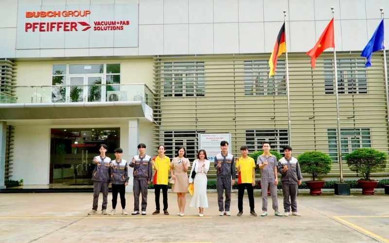 SINH VIÊN NGÀNH CÔNG NGHỆ KỸ THUẬT CƠ KHÍ ĐẠI VIỆT SÀI GÒN THỰC TẬP TẠI CÔNG TY PFEIFFER VACUUM + FAB SOLUTIONS VIỆT NAM
