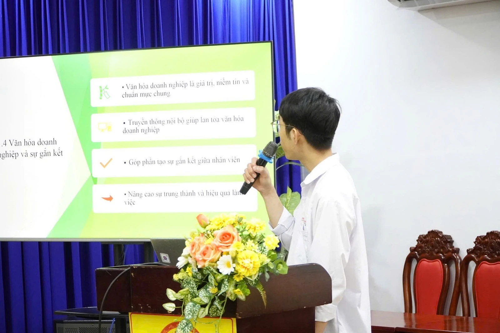 SINH VIÊN NGÀNH QUAN HỆ CÔNG CHÚNG TỰ TIN – NĂNG ĐỘNG – LÀM CHỦ TRUYỀN THÔNG
