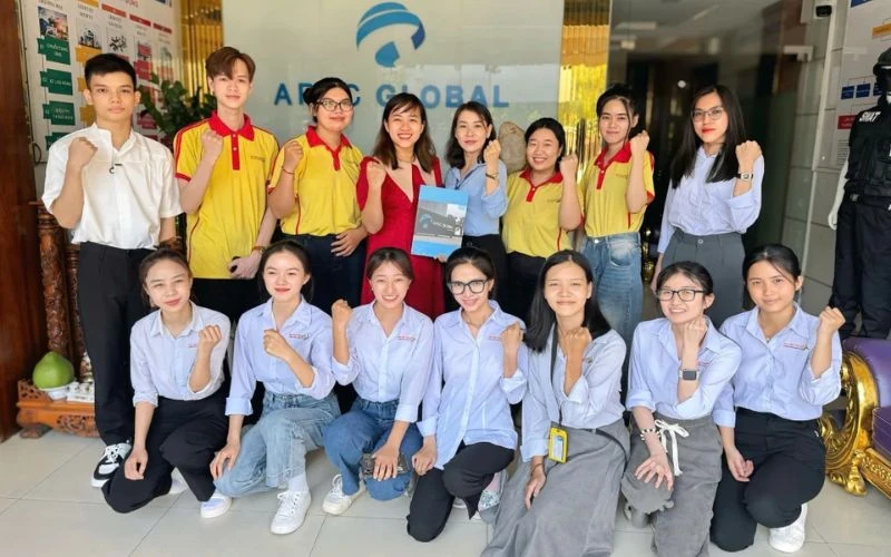 Sinh Viên Ngành Quản Trị Kinh Doanh Đi Thực Tập – Bước Đệm Cho Sự Nghiệp Tương Lai