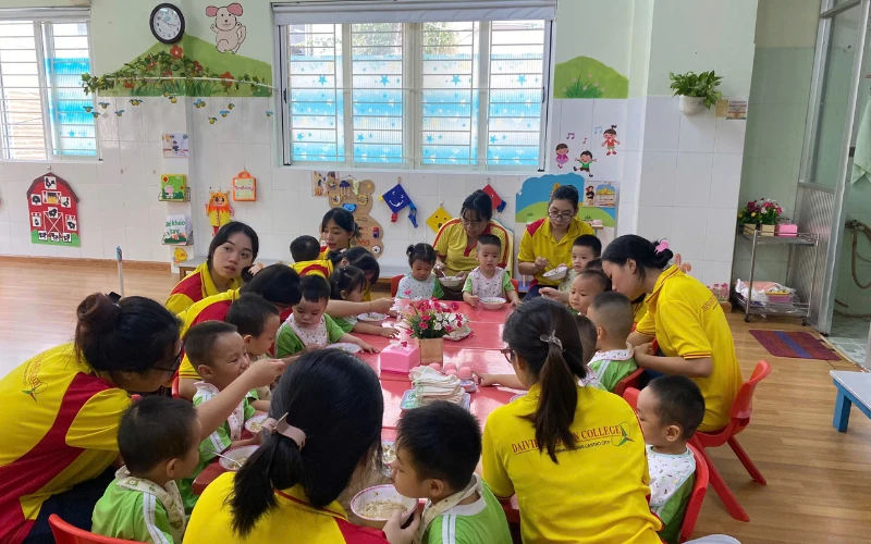 So Sánh Phương Pháp Dạy Học Montessori và Giáo Dục Truyền Thống tại Cao Đẳng Đại Việt Sài Gòn