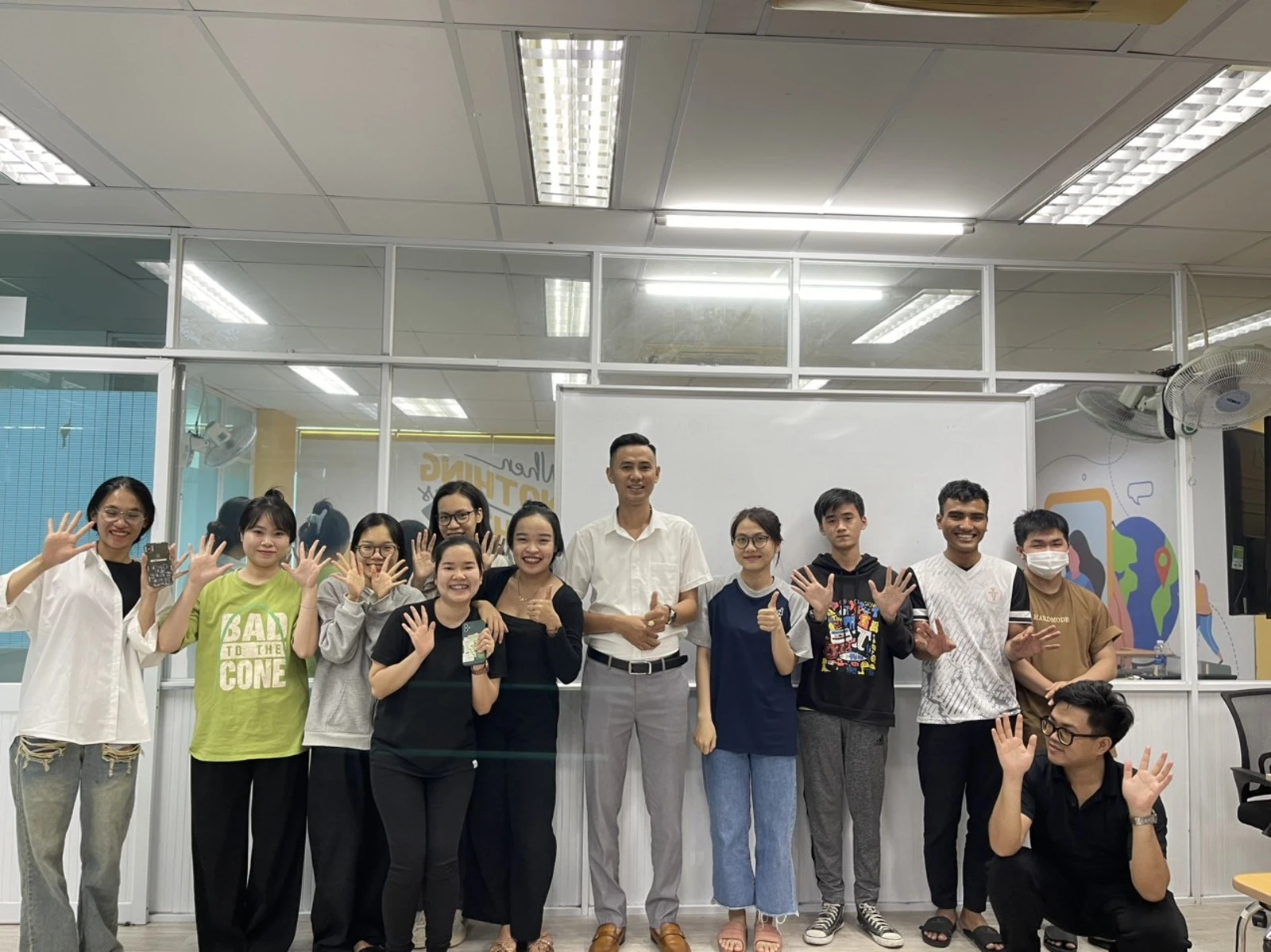 VÌ SAO SINH VIÊN CAO ĐẲNG NGHỀ NÊN HỌC NGOẠI NGỮ? HÀNH TRANG QUAN TRỌNG CHO NGHỀ NGHIỆP TƯƠNG LAI