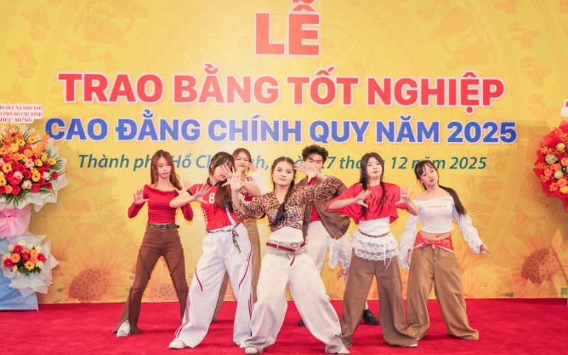 Hình Ảnh Tốt Nghiệp ngày 27/12/2025 Dinh Độc Lập