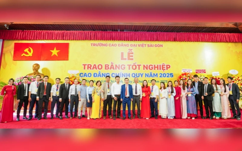 Hình Ảnh Tốt Nghiệp ngày 27/12/2025 Dinh Độc Lập