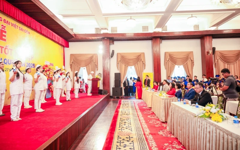 Hình Ảnh Tốt Nghiệp ngày 27/12/2025 Dinh Độc Lập