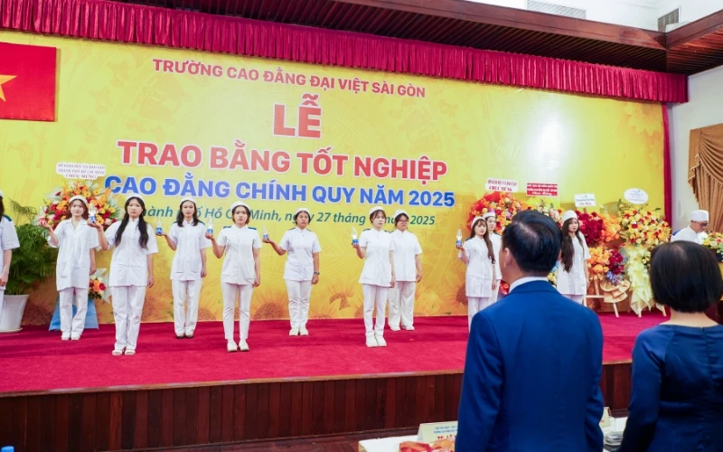 Hình Ảnh Tốt Nghiệp ngày 27/12/2025 Dinh Độc Lập