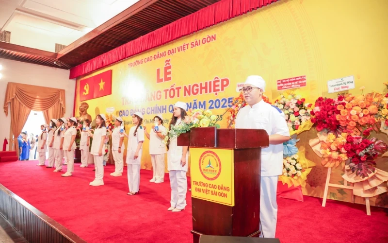 Hình Ảnh Tốt Nghiệp ngày 27/12/2025 Dinh Độc Lập