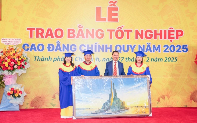 Hình Ảnh Tốt Nghiệp ngày 27/12/2025 Dinh Độc Lập