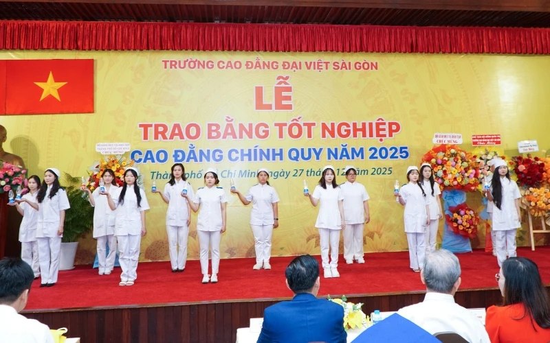 Hình Ảnh Tốt Nghiệp ngày 27/12/2025 Dinh Độc Lập