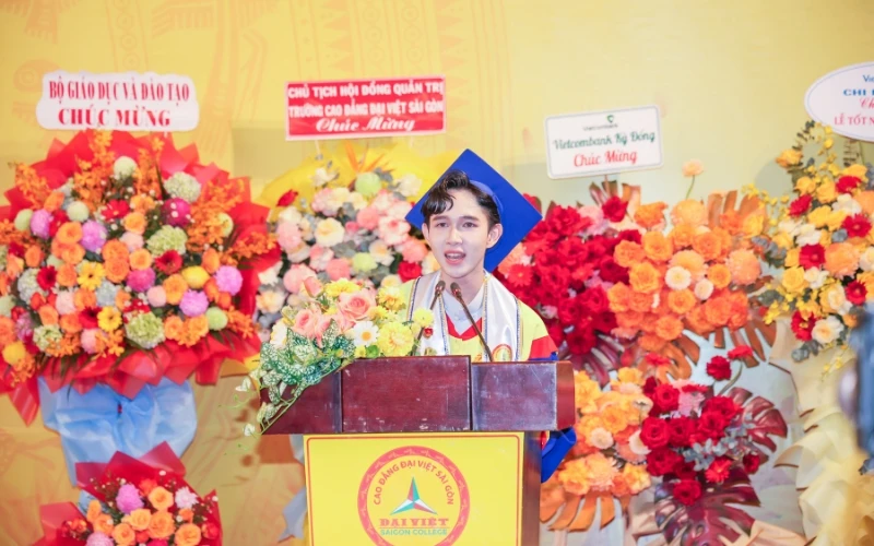 Hình Ảnh Tốt Nghiệp ngày 27/12/2025 Dinh Độc Lập