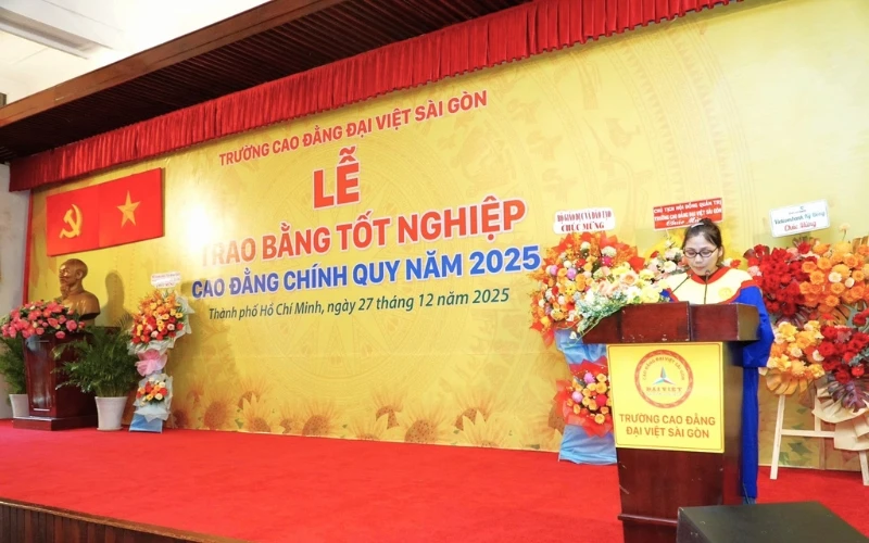 Hình Ảnh Tốt Nghiệp ngày 27/12/2025 Dinh Độc Lập