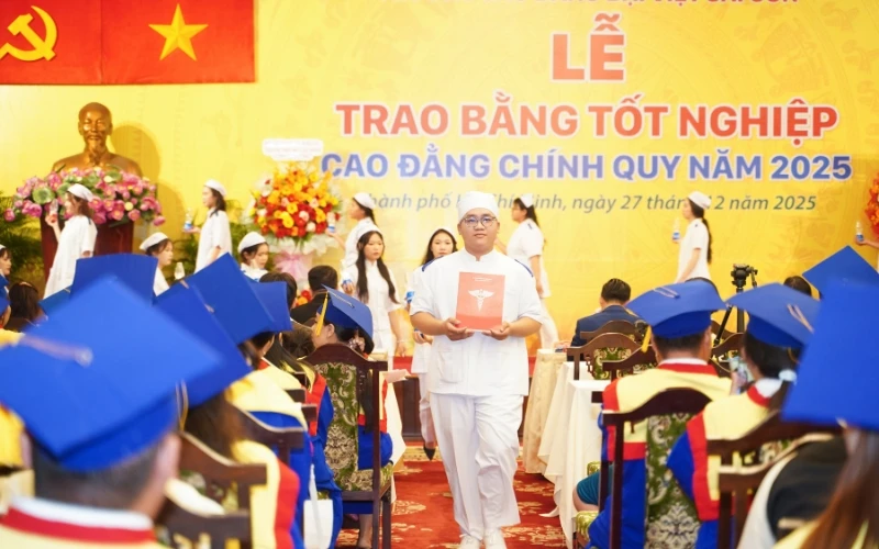 Hình Ảnh Tốt Nghiệp ngày 27/12/2025 Dinh Độc Lập