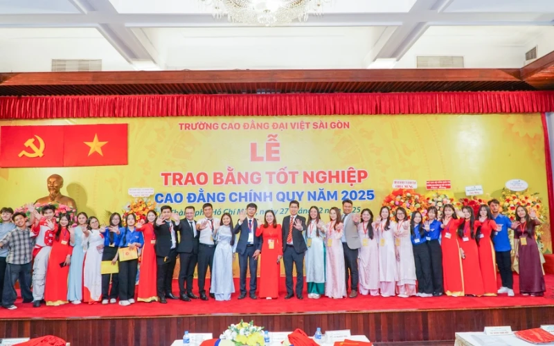 Hình Ảnh Tốt Nghiệp ngày 27/12/2025 Dinh Độc Lập