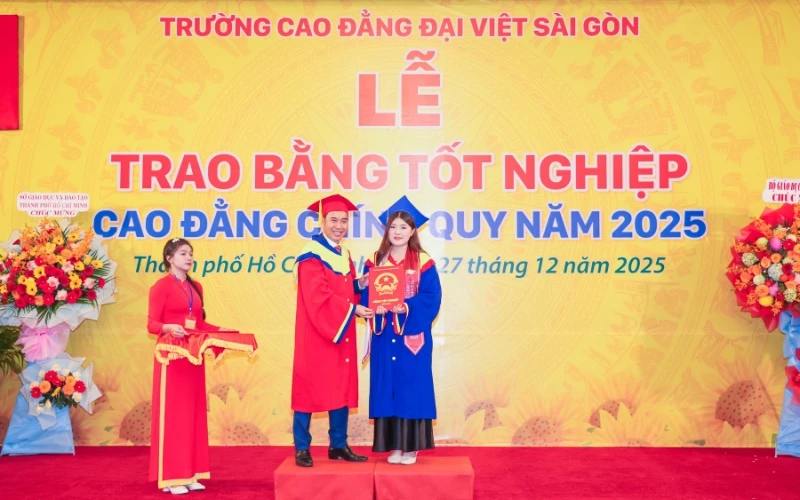 Hình Ảnh Tốt Nghiệp ngày 27/12/2025 Dinh Độc Lập